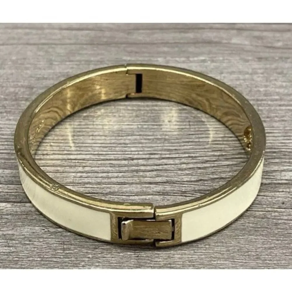 EUC Kate Spade‎ Cream Enamel Spade Punch Hinged Bangle Bracelet Gold-Tone size 7 - Picture 3 of 6